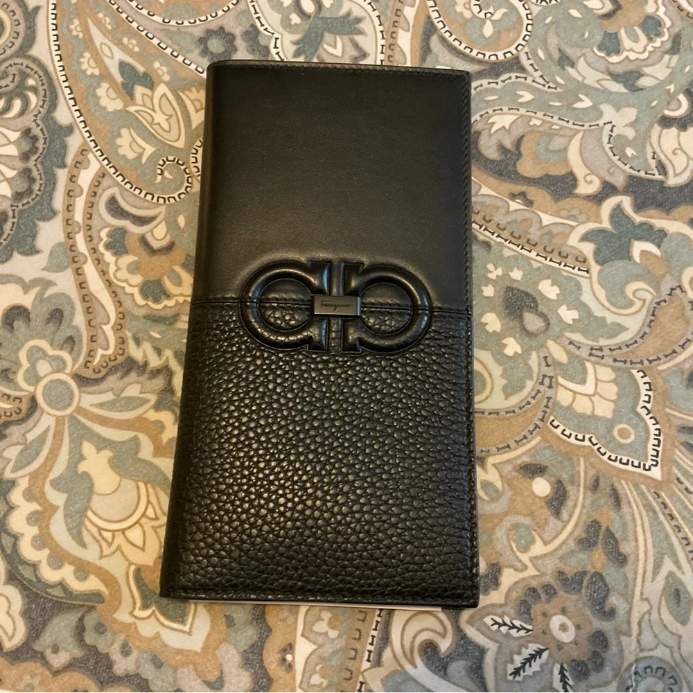 New Salvatore Ferragamo Gancini Nero Calfskin Pebble Leather Wallet Made Italy